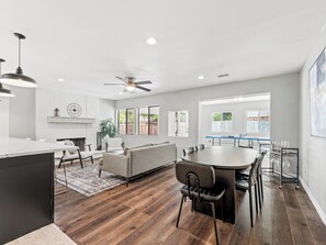 Interior - Casa Chilluxe | 4BR + Ping Pong (Bedford)