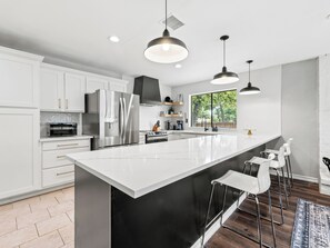 Fridge, microwave, oven, stovetop - Casa Chilluxe | 4BR + Ping Pong (Bedford)