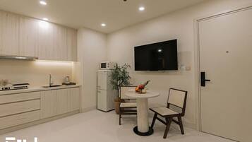 Superior Double Room, Non Smoking, Private Bathroom | In-room dining