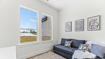 Älytelevisio, takka, työhuone