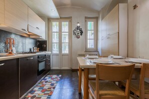 Refrigerador, microondas, horno y lavavajillas 