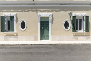 تفاصيل الفندق من الخارج