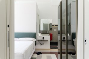 Zimmersafe, kostenloses WLAN, Bettwäsche