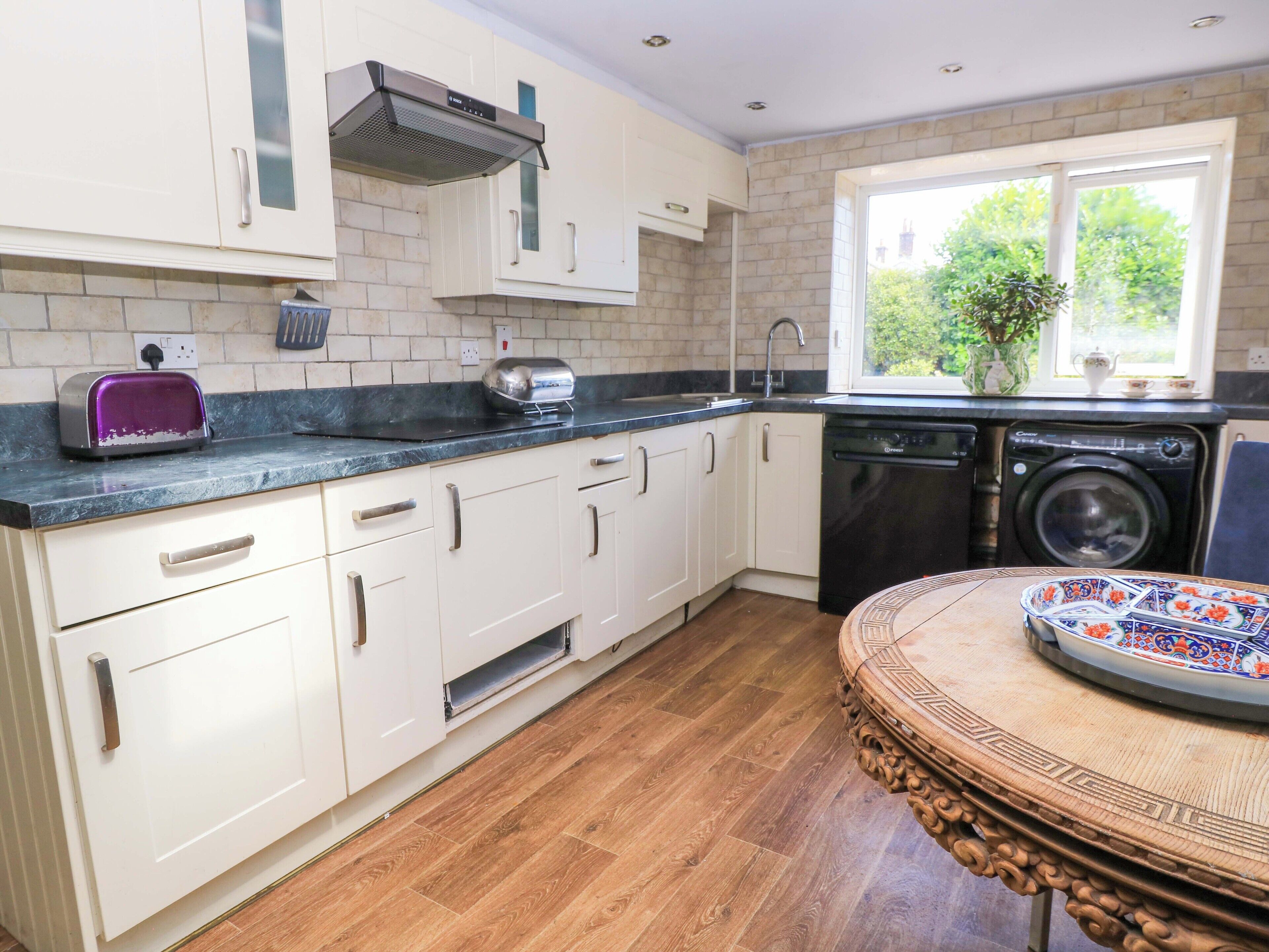 Dishwasher, cookware/dishes/utensils