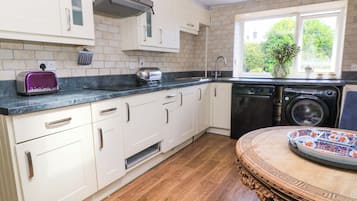 Dishwasher, cookware/dishes/utensils