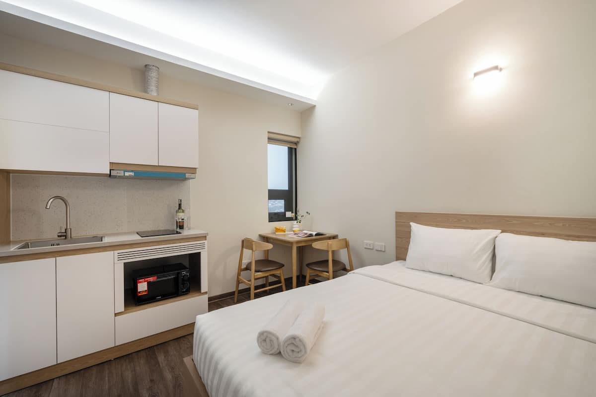 Basic Studio | Desk, free WiFi, bed sheets