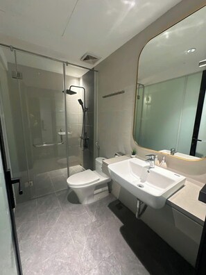 Panoramic Studio Suite, 1 Bedroom, Kitchen, City View | Bathroom - The Harmony Hotel Riverside (Ha Noi)