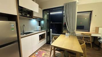 Studio | Bếp riêng | Tủ lạnh, lò vi sóng, bếp nấu, nồi cơm