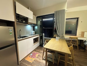 Panoramic Studio Suite, 1 Bedroom, Kitchen, City View | Private kitchen | Fridge, microwave, stovetop, rice cooker - The Harmony Hotel Riverside (Ha Noi)