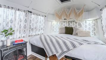 1 bedroom, desk, free WiFi, bed sheets