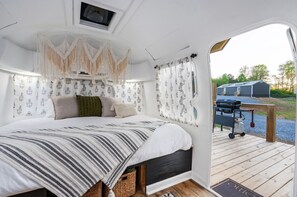 1 bedroom, desk, free WiFi, bed sheets