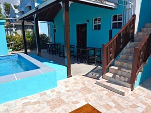 2 utendørsbassenger