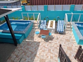 2 piscinas al aire libre