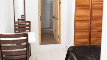 Két bảo mật tại phòng, bàn ủi/dụng cụ ủi quần áo