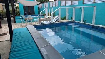 2 piscines extérieures