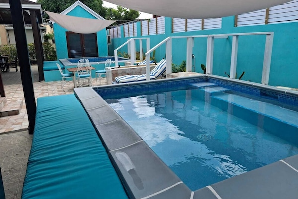 2 piscinas al aire libre