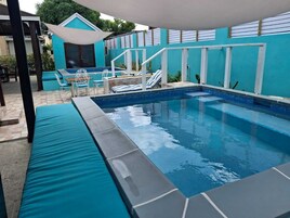 2 outdoor pools