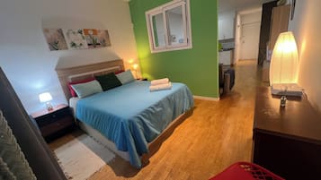 1 habitación, tabla de planchar con plancha, wifi y ropa de cama