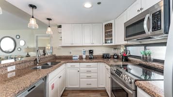 冰箱、微波炉、炉灶、洗碗机