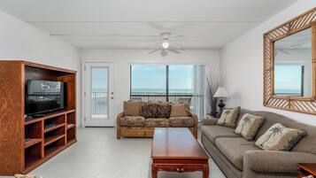 Een televisie en een dvd-speler