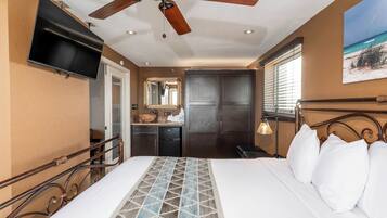 3 bedrooms, iron/ironing board, internet, bed sheets