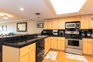 Fridge, microwave, stovetop, dishwasher