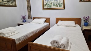 2 bedrooms, iron/ironing board, WiFi, bed sheets