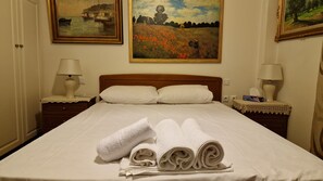 2 chambres, fer et planche à repasser, Wi-Fi, draps fournis