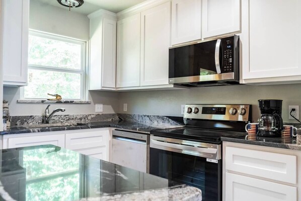 Microwave, oven, dishwasher, coffee/tea maker