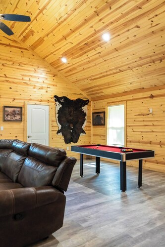 Cozy 2BR Retreat Near Lake Texoma<br>Just minutes from Lake Texoma and Cedar Mills Marina, this peaceful home offers modern comfort, a full kitchen, and fun extras like a pool table and table tennis—perfect for couples, families, or friends.