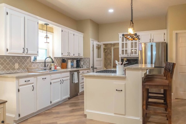 Fully equipped kitchen ready for your culinary creations.