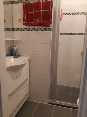 Douche, sèche-cheveux