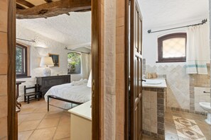 2 bedrooms, travel cot