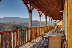 Outdoor dining - New Listing, 2 Hot Tubs, Theater Room, Game Area, Free Attractions! (Gatlinburg)