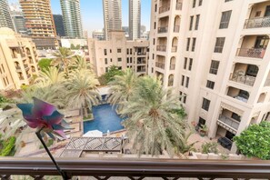 المنطقة المحيطة بالمنشأة