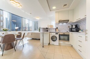 Frigorífic, microones, forn i placa de cuina 