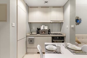 Fridge, microwave, oven, stovetop