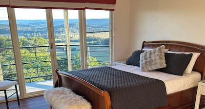 River Rock Retreat Maroochy. Sunshine Coast Hinterland 10 acre resort style