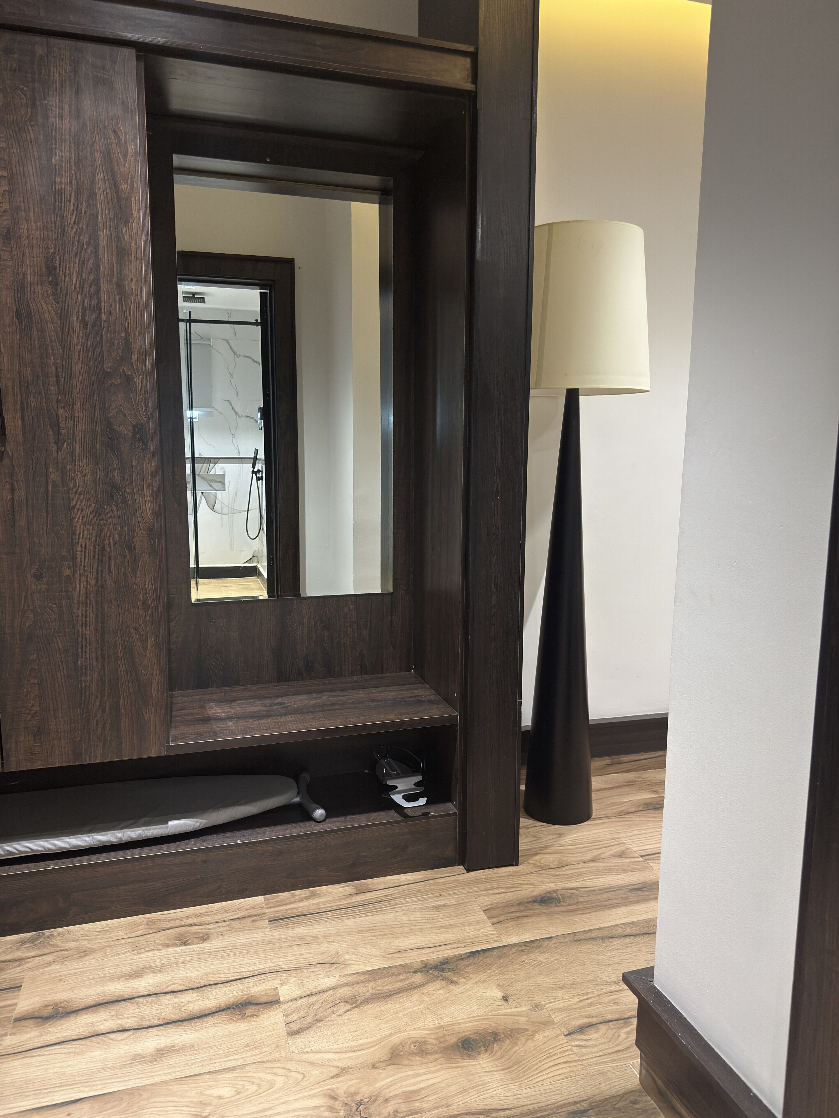 Business Suite, Balcony, City View | Wardrobe