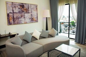 Deluxe Suite, Balcony, City View | Living area
