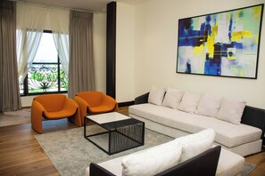 เพรสซิเดนเชียลอพาร์ทเมนท์, ระเบียง, วิวเมือง | บริเวณนั่งเล่น