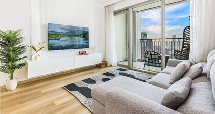 Luxury Skyline View 1BR | Pool, Gym, Parking, Concierge & Near Metro