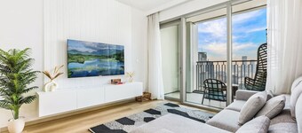 Luxury Skyline View 1BR | Pool, Gym, Parking, Concierge & Near Metro
