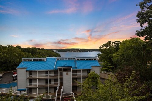 Cozy Pet-Friendly Condo w/ Pool