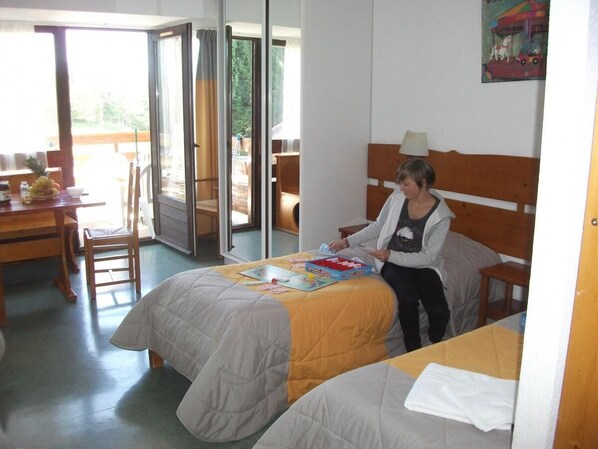 Free WiFi, bed sheets