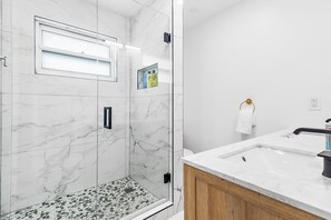Maison Familiale, 2 chambres, non-fumeurs, cuisine | Salle de bain