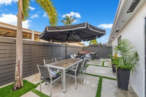 Family House, 2 Bedrooms, Non Smoking, Kitchen | Terrace/patio - Palm Paradise Oasis (Dania Beach)