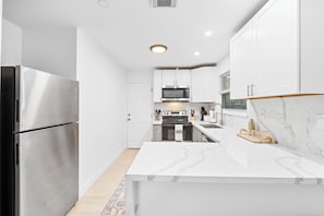Family House, 2 Bedrooms, Non Smoking, Kitchen | Private kitchen - Palm Paradise Oasis (Dania Beach)
