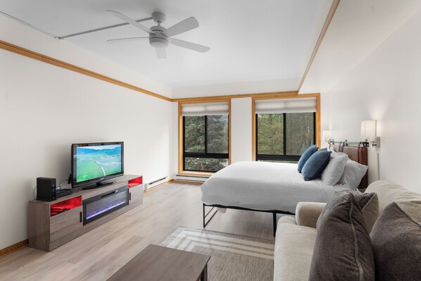 1 bedroom, free WiFi, bed sheets - Cozy Mountain Studio Steps from the Base – Stylishly Furnished Escape! (Keystone)