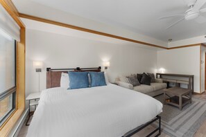 1 bedroom, free WiFi, bed sheets - Cozy Mountain Studio Steps from the Base – Stylishly Furnished Escape! (Keystone)